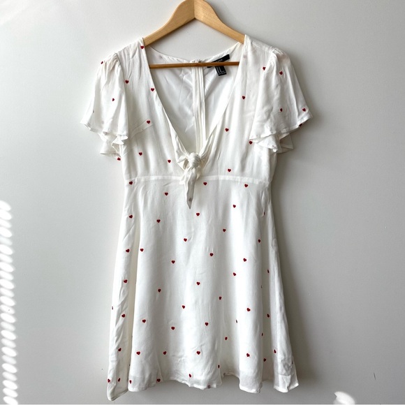 Forever21 White Plunge Neck Tie Front Red Hearts Dress Size Medium - Picture 1 of 10